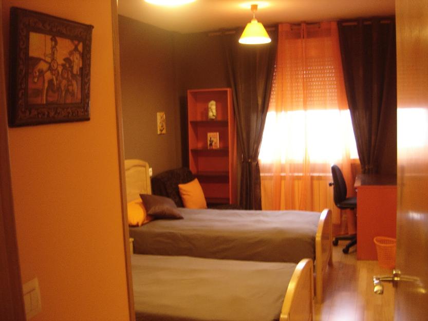 Santiago de Compostela: se alquila habitación / alúgase cuarto / room for rent