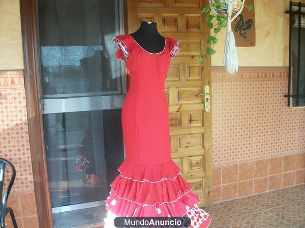 se vendfe traje  de flamenca