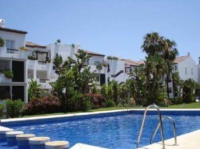 Apartamento con 2 dormitorios se vende en Estepona, Costa del Sol