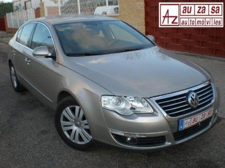 VOLKSWAGEN PASSAT 2.0TDI 140 CV HIGHLINE - Zamora