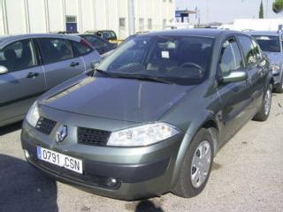 Venta de coche Renault SEDAN II 1.9DCI C.EXPRESSION 120CV '04 en Fuenlabrada