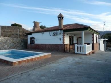 Chalet con 4 dormitorios se vende en Velez-Malaga, Axarquia