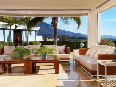 Chalet con 5 dormitorios se vende en Marbella, Costa del Sol