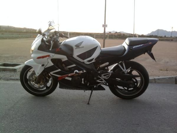 HONDA - CBR 600 F SPORT 2002 IMPECABLE