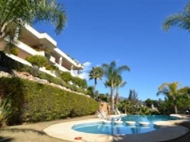 Apartamento con 3 dormitorios se vende en Marbella, Costa del Sol