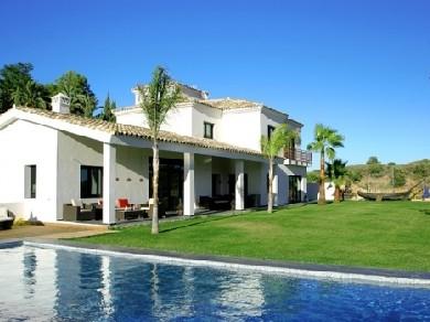 Chalet con 4 dormitorios se vende en Estepona, Costa del Sol