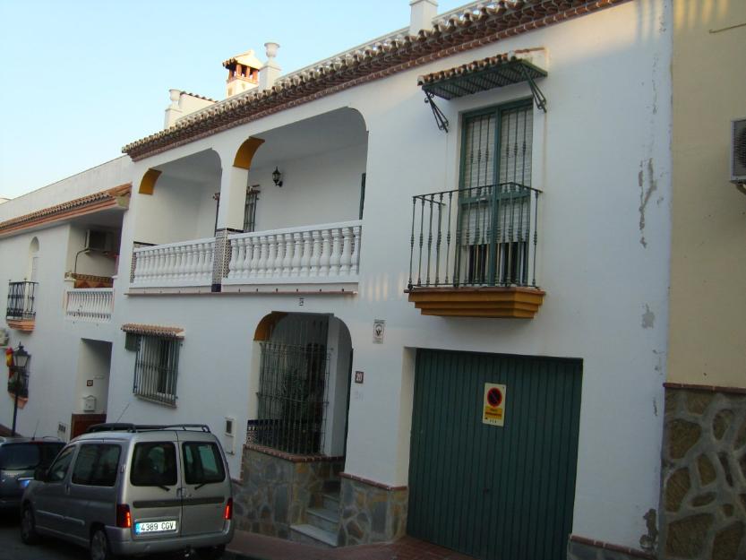 Ref.: v141 se vende casa en benamocarra