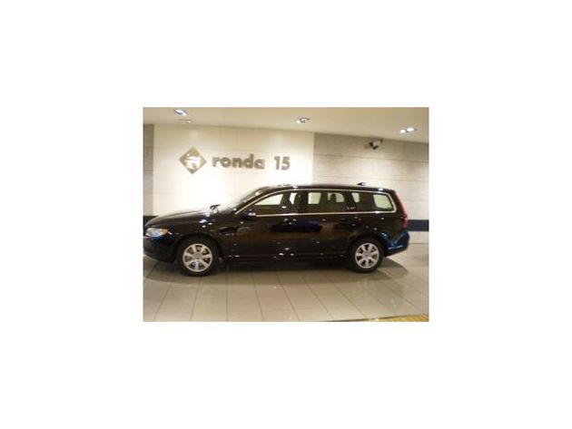 VOLVO V70 D3 KINETIC