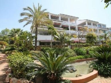 Apartamento con 3 dormitorios se vende en Marbella, Costa del Sol