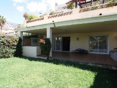 Apartamento con 3 dormitorios se vende en Marbella, Costa del Sol