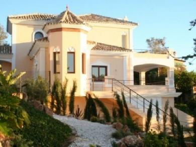 Chalet con 5 dormitorios se vende en Marbella, Costa del Sol