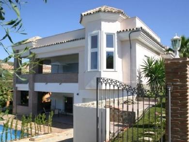 Chalet con 5 dormitorios se vende en Benahavis, Costa del Sol