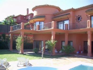 Chalet con 5 dormitorios se vende en Benahavis, Costa del Sol