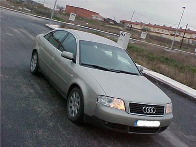 Venta de coche Audi A6 2.5 TDI MULTITRONIC '01 en Madrid