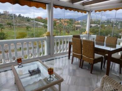 Apartamento con 2 dormitorios se vende en Marbella, Costa del Sol