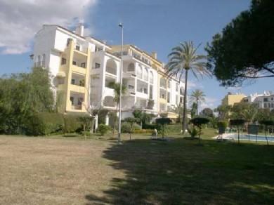 Apartamento con 3 dormitorios se vende en Marbella, Costa del Sol