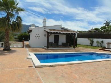 Chalet con 3 dormitorios se vende en Alhaurin el Grande