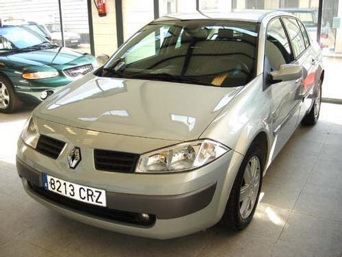 Venta de coche Renault MEGANE SEDAN 1.9 DCI CONFORT DYNAMIQUE 120 CV. 6 VEL. '04 en Cuenca