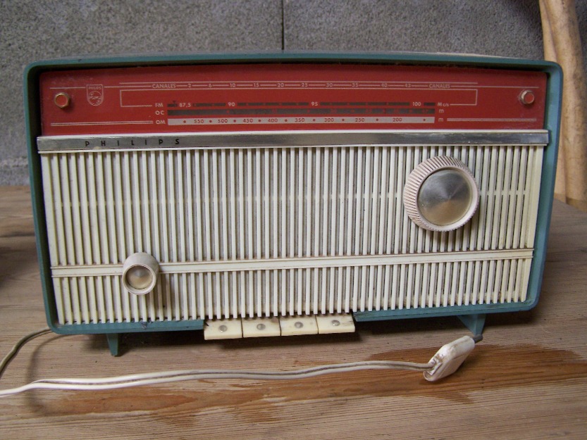 Antigua radio y transistor