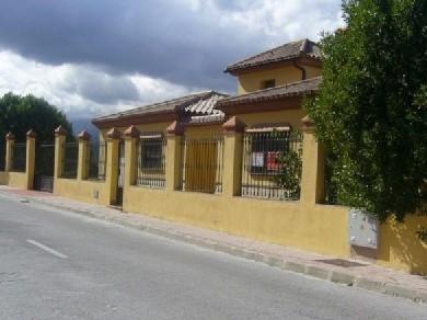 Chalet con 5 dormitorios se vende en Monda