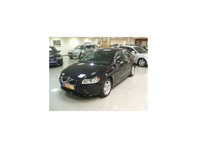 VOLVO S40 D4 MOMENTUM