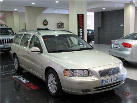 VOLVO V70  2.4 MOMENTUM - Valencia