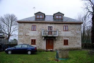 4b  , 2ba   in Friol,  Galicia   - 150000  EUR