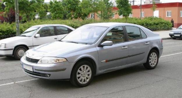 Venta de coche Renault Laguna 1.8 16v Privilege '01 en Madrid