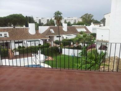 Apartamento con 3 dormitorios se vende en Marbella, Costa del Sol