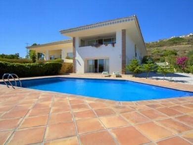 Chalet con 5 dormitorios se vende en Marbella, Costa del Sol