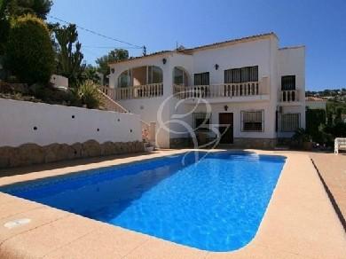 Chalet con 6 dormitorios se vende en Benissa