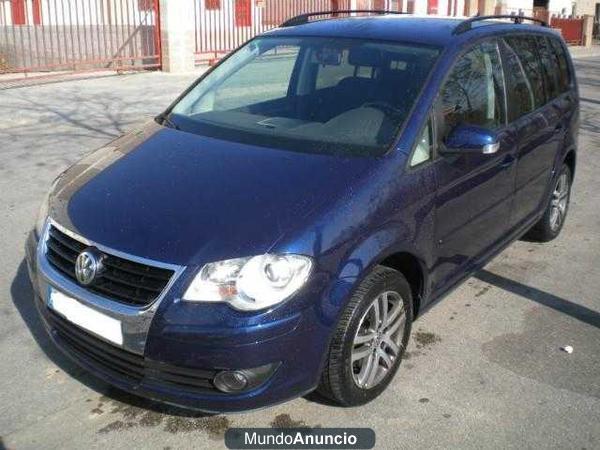 Volkswagen Touran 2.0TDI Highline CON NAVI