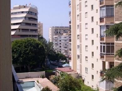 Apartamento con 2 dormitorios se vende en Marbella, Costa del Sol