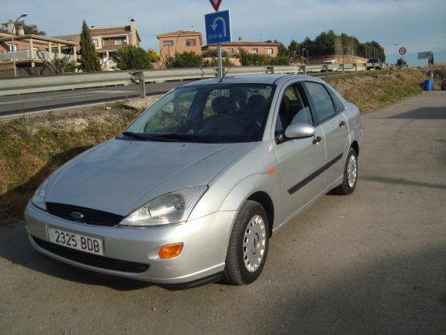 VENDO  FORD FOCUS    FLAMANTE