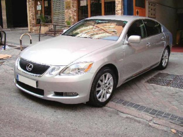 Venta de coche Lexus GS 300 Premium 250 Cv '06 en Madrid