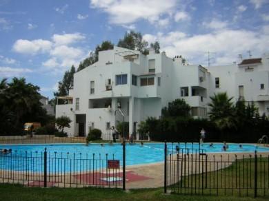 Apartamento con 3 dormitorios se vende en Marbella, Costa del Sol