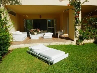 Apartamento con 3 dormitorios se vende en Marbella, Costa del Sol