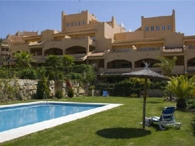 Apartamento con 3 dormitorios se vende en Marbella, Costa del Sol