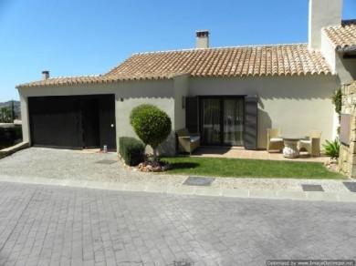 Chalet con 5 dormitorios se vende en Benahavis, Costa del Sol