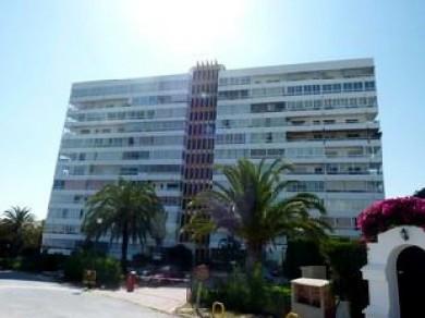 Apartamento con 2 dormitorios se vende en Marbella, Costa del Sol