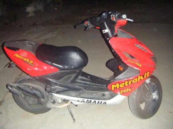 Vendo Yamaha Aerox Año 2000 Roja 800 euros