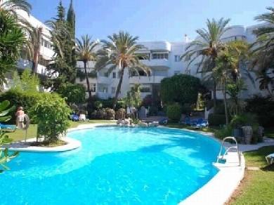 Apartamento con 2 dormitorios se vende en Marbella, Costa del Sol