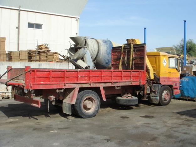 CAMION AUTOCARGANTE MARCA PEGASO