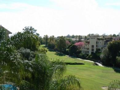 Apartamento con 2 dormitorios se vende en Marbella, Costa del Sol