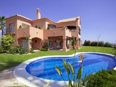 Chalet con 5 dormitorios se vende en Benahavis, Costa del Sol