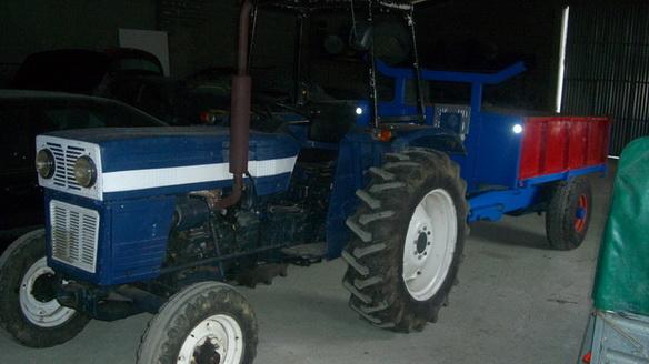 Maquinaria agrícola, por jubilación,  A Gudiña, Orense, Galicia.