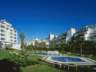 Apartamento con 2 dormitorios se vende en Marbella, Costa del Sol