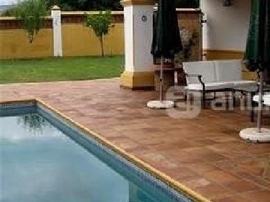 Chalet con 4 dormitorios se vende en Marbella, Costa del Sol