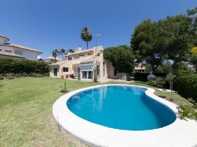 Chalet con 3 dormitorios se vende en Estepona, Costa del Sol