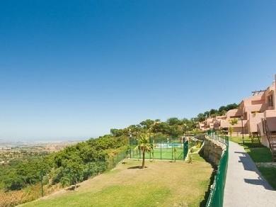 Apartamento con 2 dormitorios se vende en Marbella, Costa del Sol